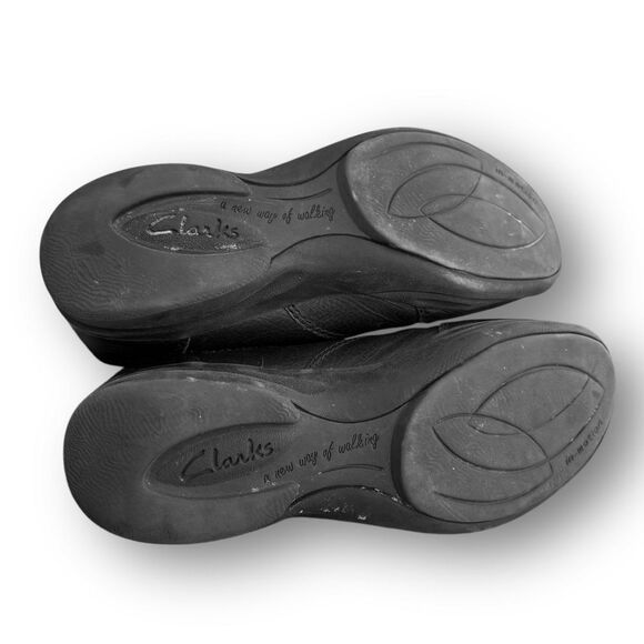 Clarks In Motion Kick Black Leather Slip on Loafers Shoes Women's size 8 - Picture 12 of 15